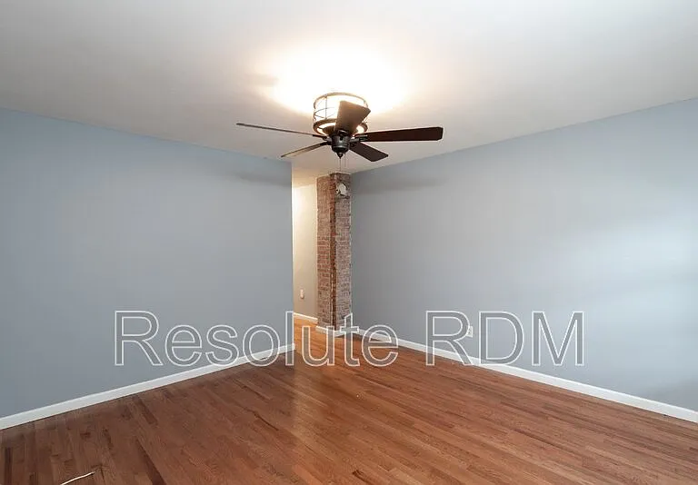 725 Lynn St — Photo 3