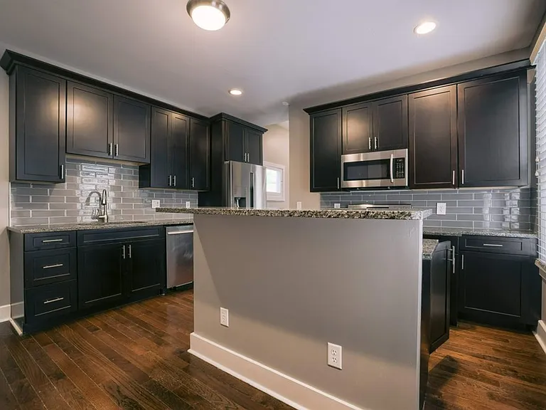 Summit St 788-790 MLR — Photo 4