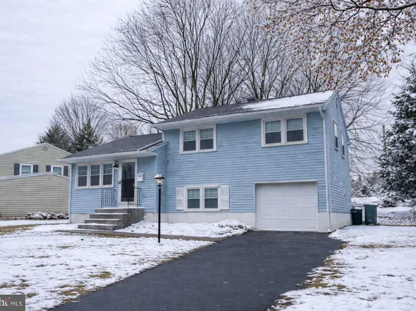 1045 Wagoner Dr, Wilmington, DE 19805