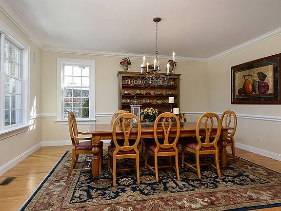 4th image of 4 Charles Ct