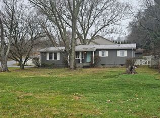 102 Fink Dr, Johnson City, TN 37604