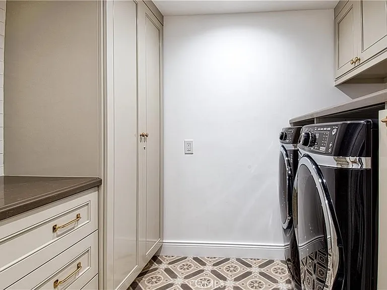 1119 E Balboa Blvd #A — Photo 26