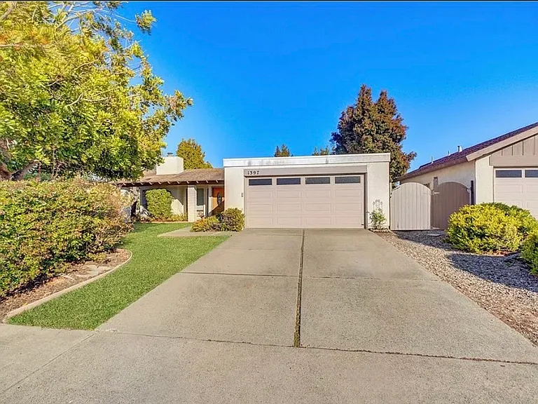 1397 Cavalier Ln — Photo 10