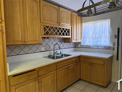 3002 W Borchard Ave — Photo 10