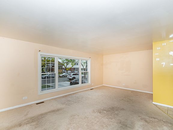 3rd image of 9358 Hamlin Ave