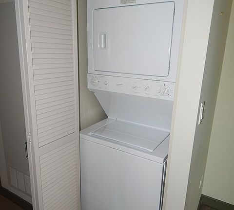 5th image of 425 W Beech St Unit 207