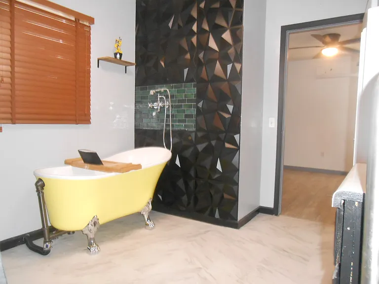 1017 S Westerly Rd — Photo 3