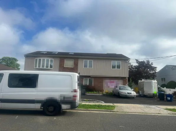 240 N Virginia Ave, Massapequa, NY 11758