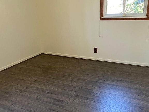 5th image of 28217 Edward Ave