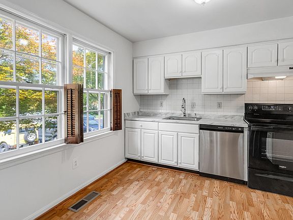 2nd image of 11319 Cromwell Ct