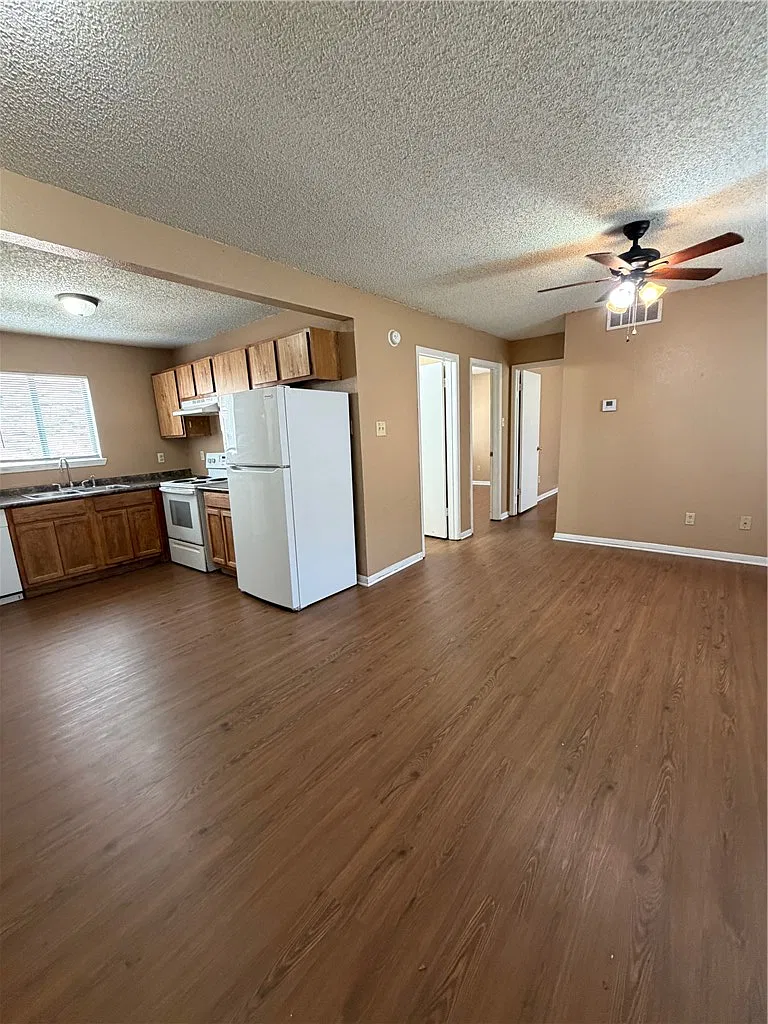 2 bed, 747 sqft, $800 — Photo 3