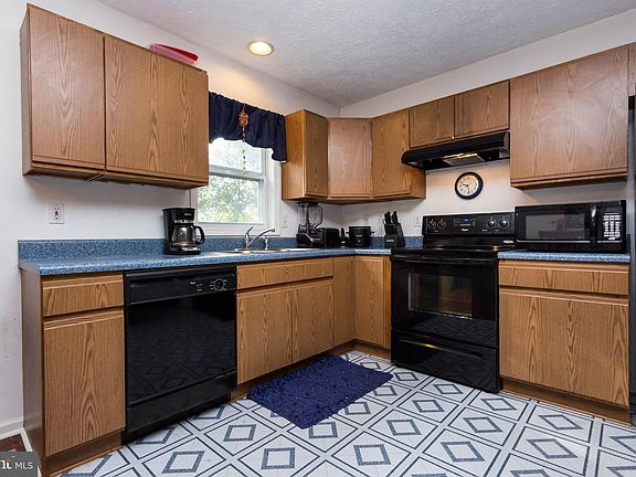 4th image of 10411 Forest Hill Ct