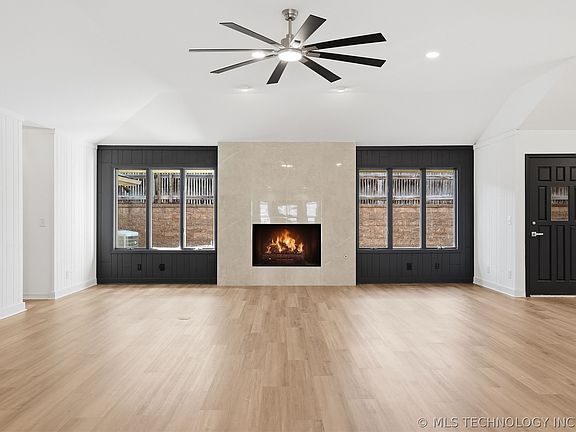 5th image of 2425 E 53rd St