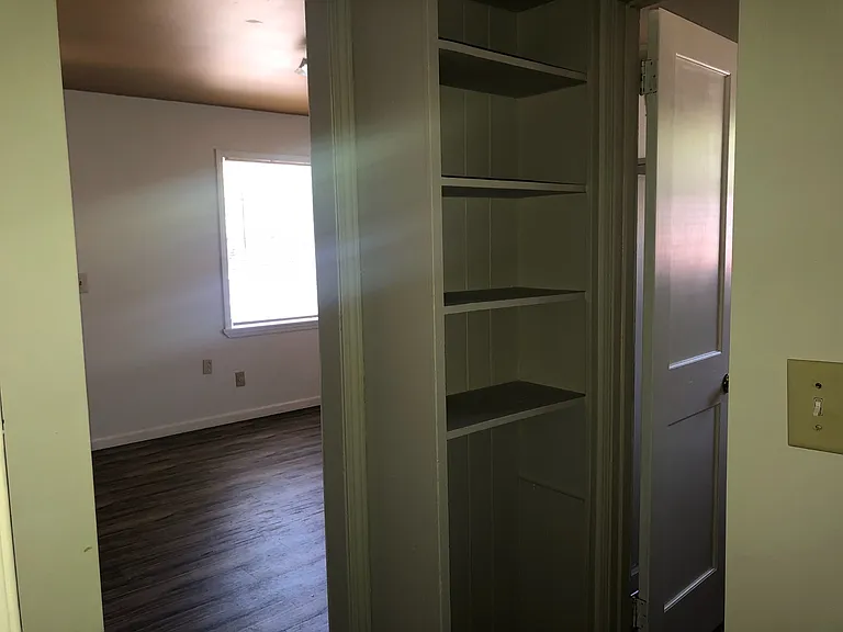 515 & 517 Wilson Ave SW — Photo 11