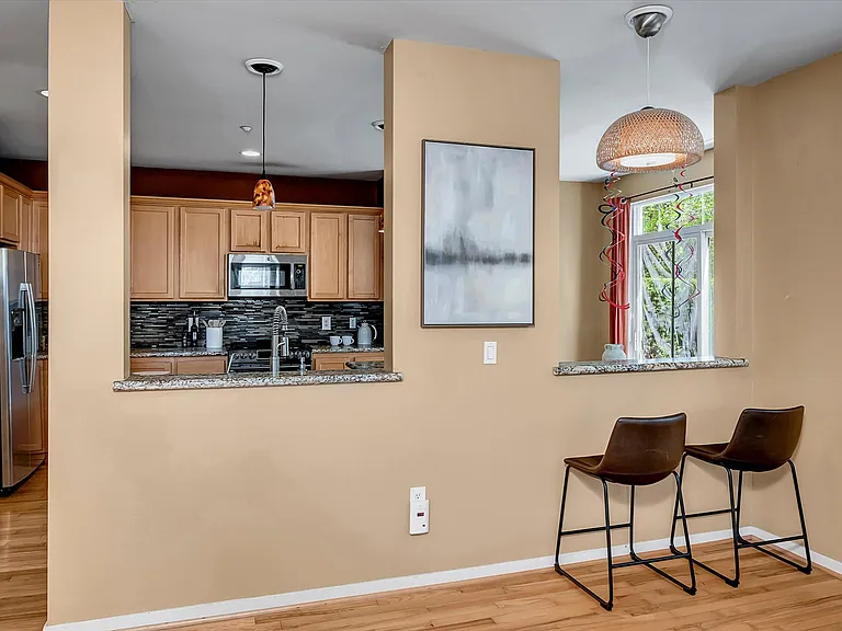 1601 NE Katsura St #501 — Photo 4