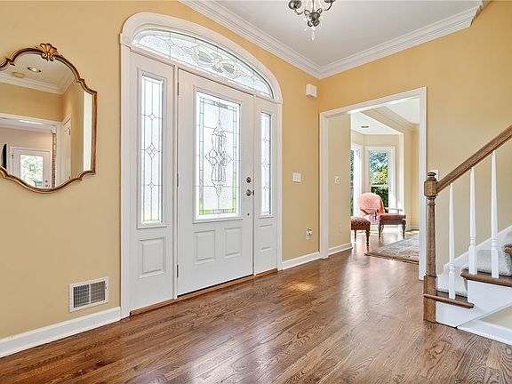 5th image of 1618 Royal Oak Dr