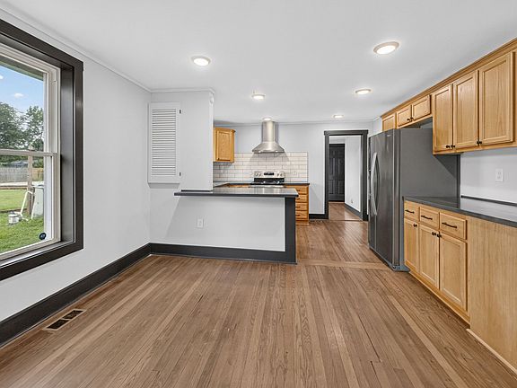 4th image of 502 5th St