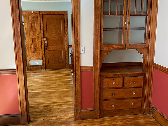 4th image of 423 Beech St #1