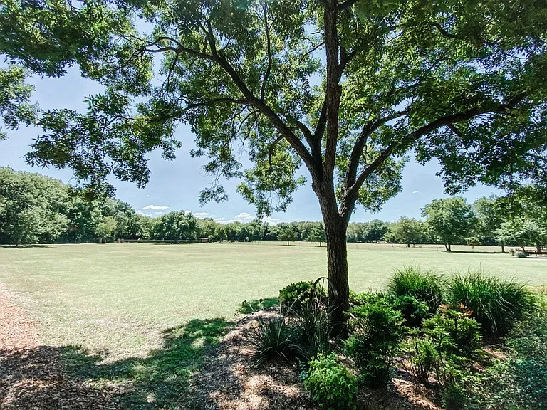 581 Country Club Rd — Photo 36