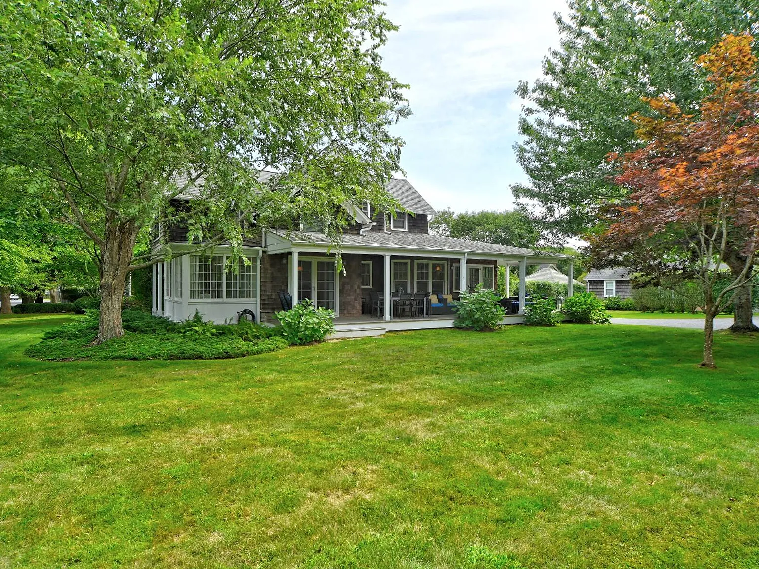 East Hampton Village, Moments To Ocean Beaches — Photo 2