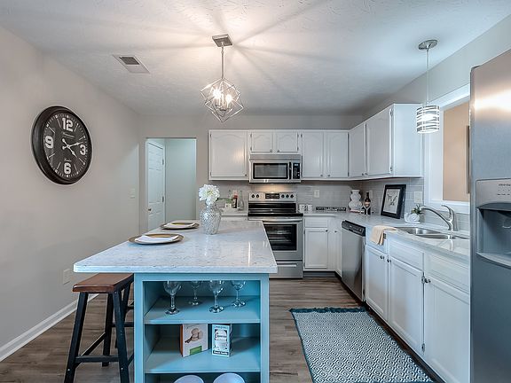 2nd image of 800 Seminole Creek Ct