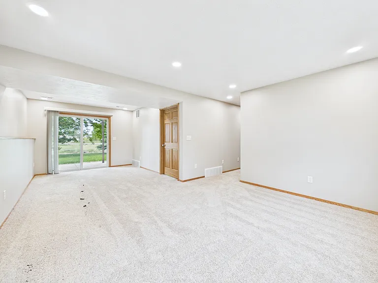 2505 N Vincent Ave — Photo 36
