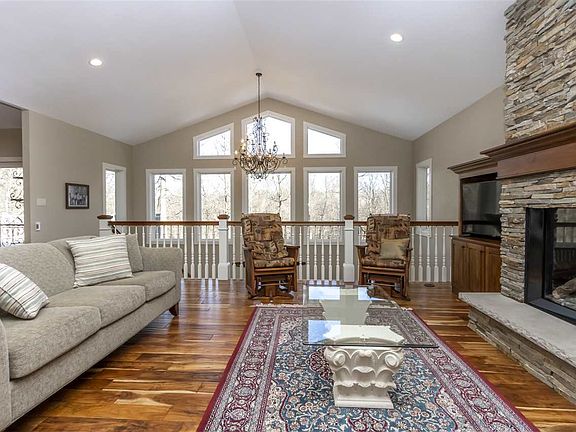 3rd image of 107 Country Hills Ln