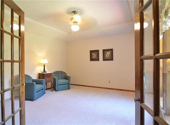 2nd image of 1918 Lansdown Dr
