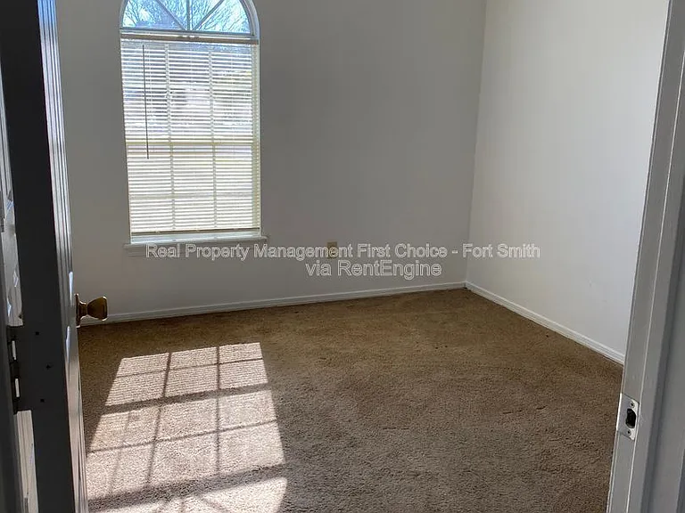 3505 Ridgeway Dr — Photo 7