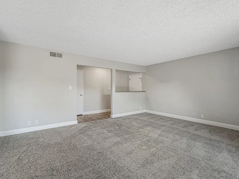 Glenmoor Green Apartments — Photo 24