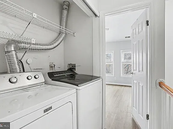 216 Scott St — Photo 5