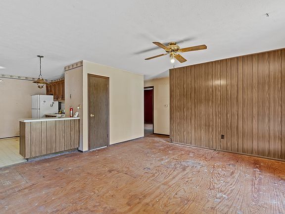 4th image of 2645 E Cragmont Street