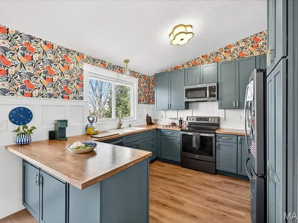 1064 Apricot Dr, Saint Charles, MO 63301