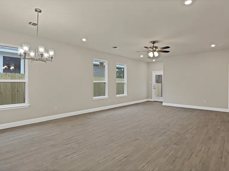 5618 Barkridge Dr — Photo 7