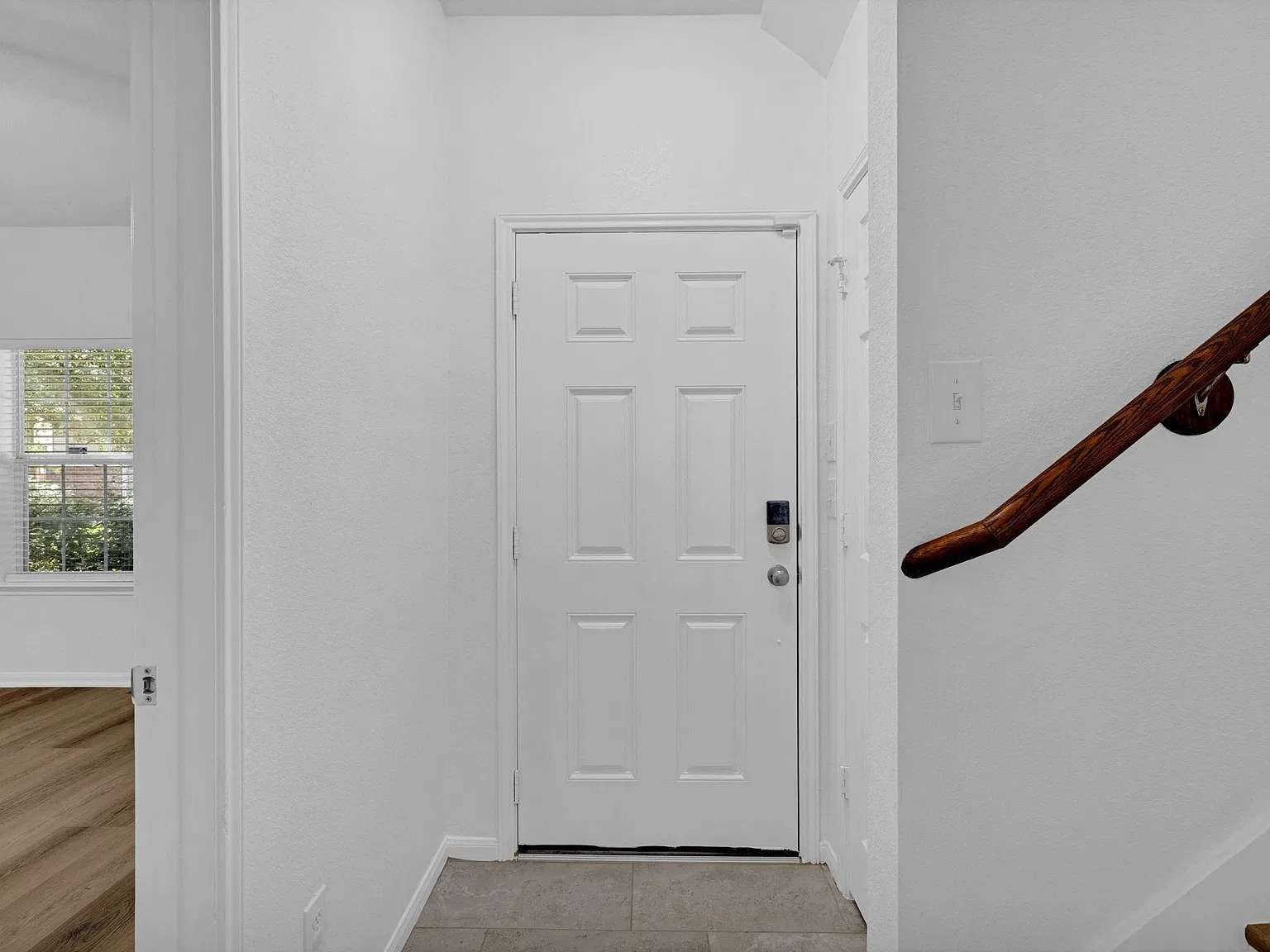 4 bed, 2.5 bath, 2080 sqft, $2,300 — Photo 2