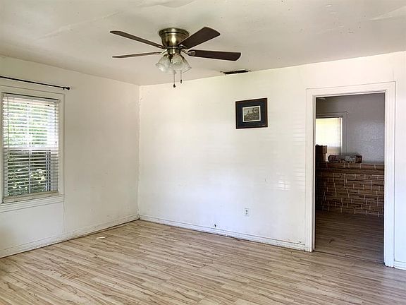 2nd image of 204 W Lamar St