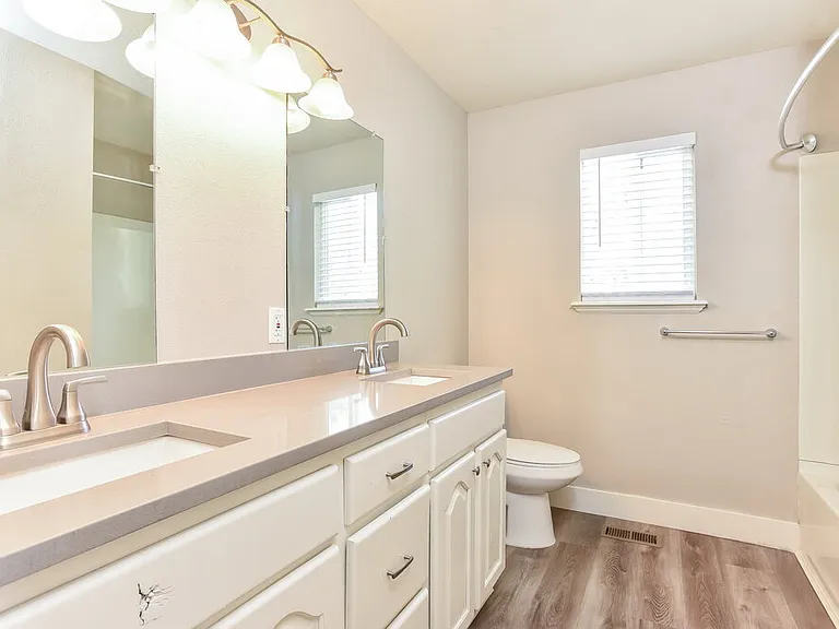 874 N Main St — Photo 11