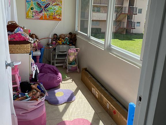 4th image of 19001 NE 14th Ave APT 243