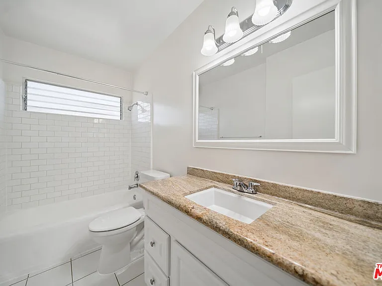 5303 Vantage Ave #1/2 — Photo 14