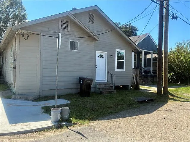 8802 Jeanette Jeannette St