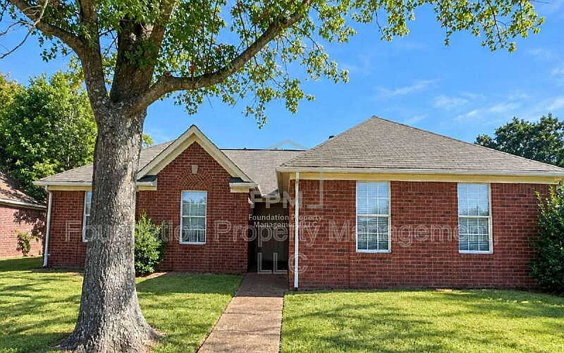 35 Village Dr