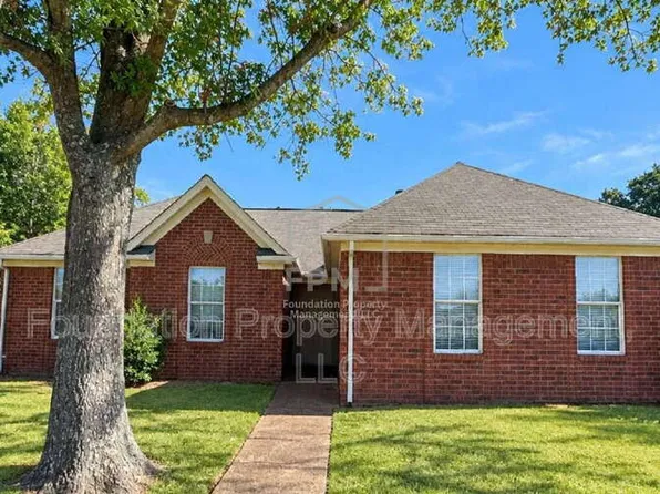 35 Village Dr, Oakland, TN 38060