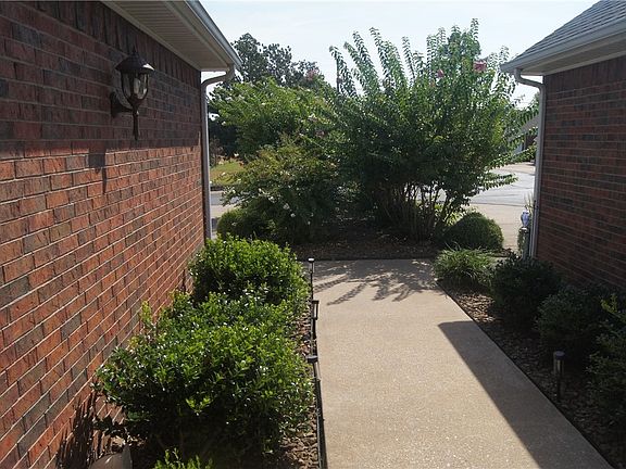 4th image of 900 W Dixson St