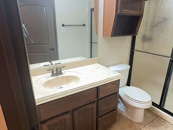 3rd image of 907 Safari Dr