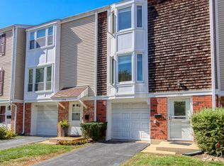 1924 Whitingham Ln, Hoffman Estates, IL 60169