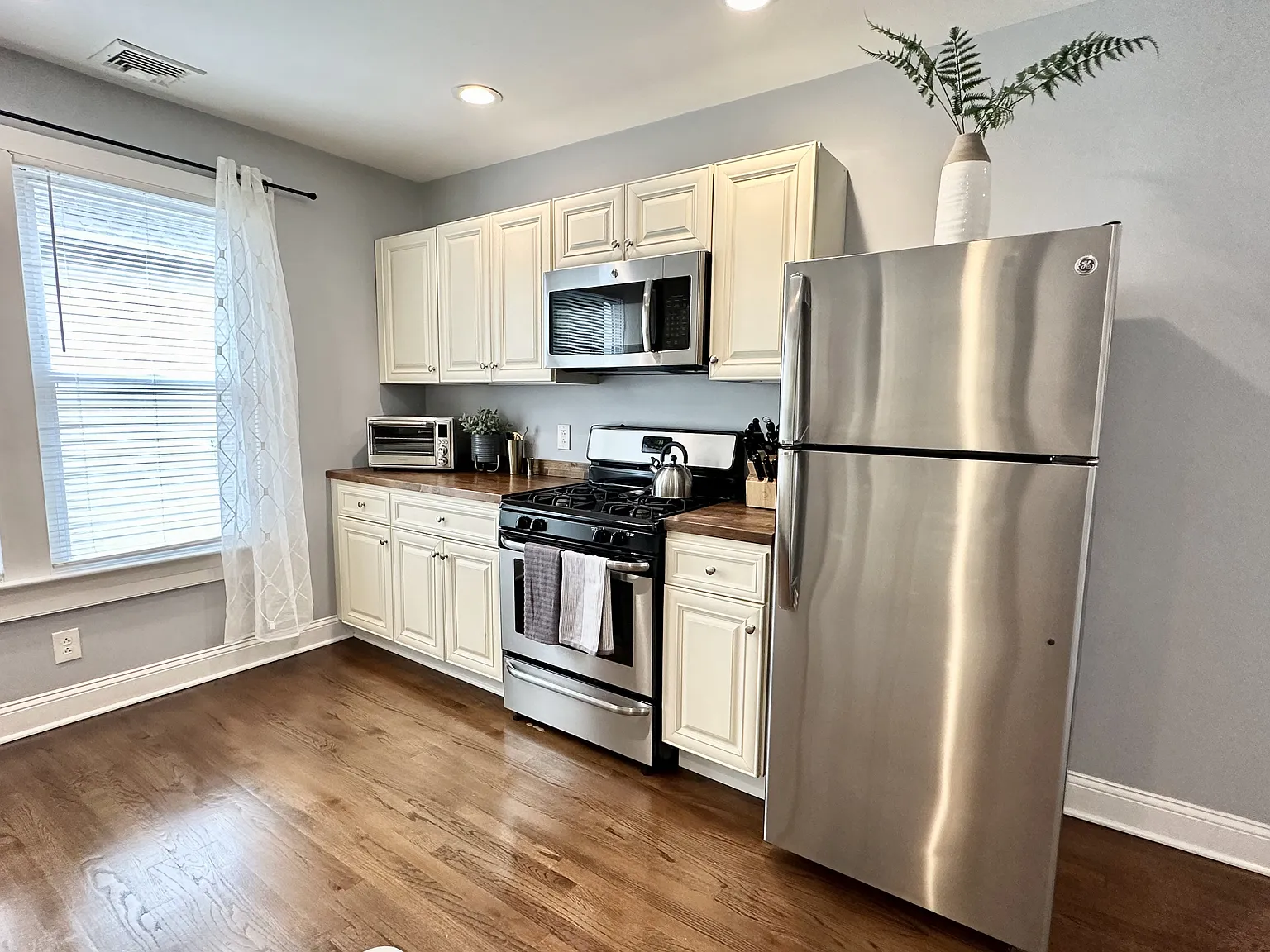 3 bed, $3,600 — Photo 4