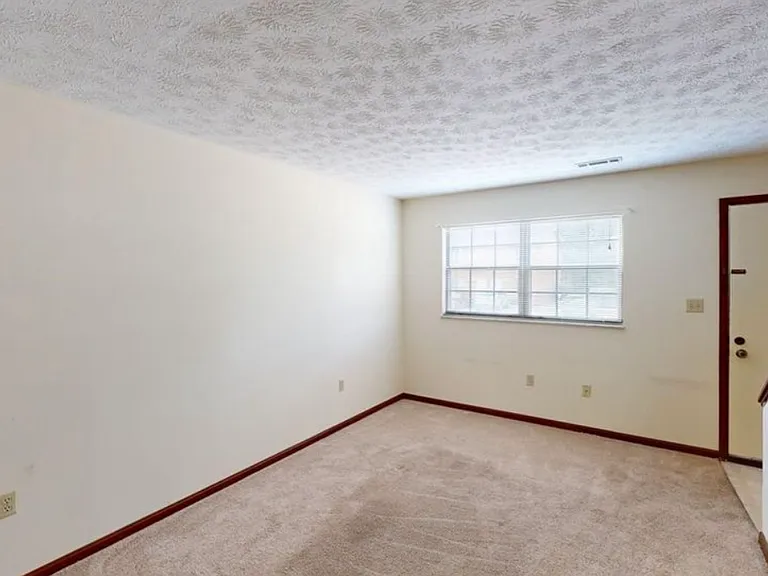 8 Garden Ln #C — Photo 12