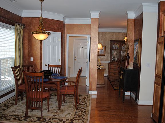 Hardwoods extensive.  Here eat-in kitchen