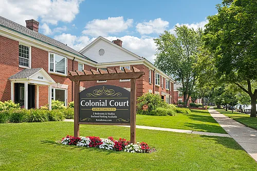 Colonial Court Apartments Photo 1