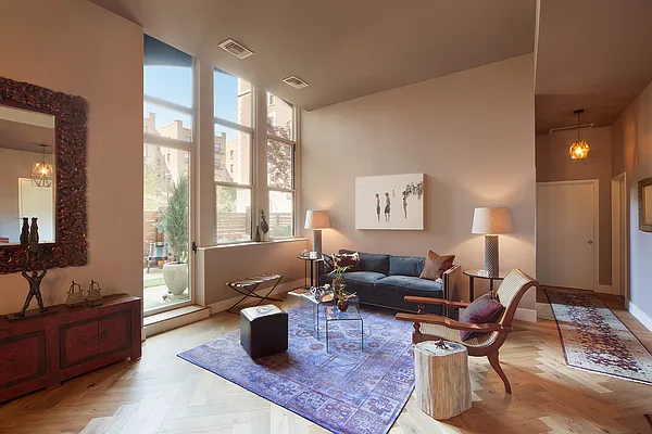 Rented by CORE | media 13